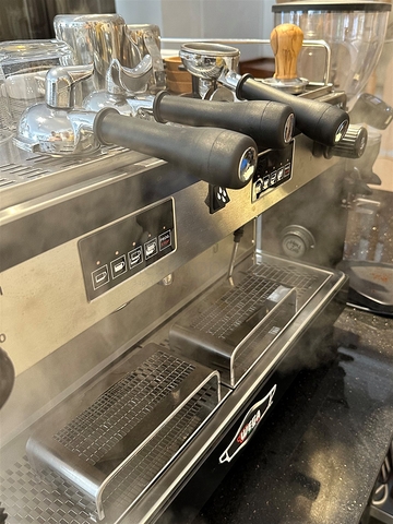 An existing business, a restaurant in the center of Antalya, is for sale 