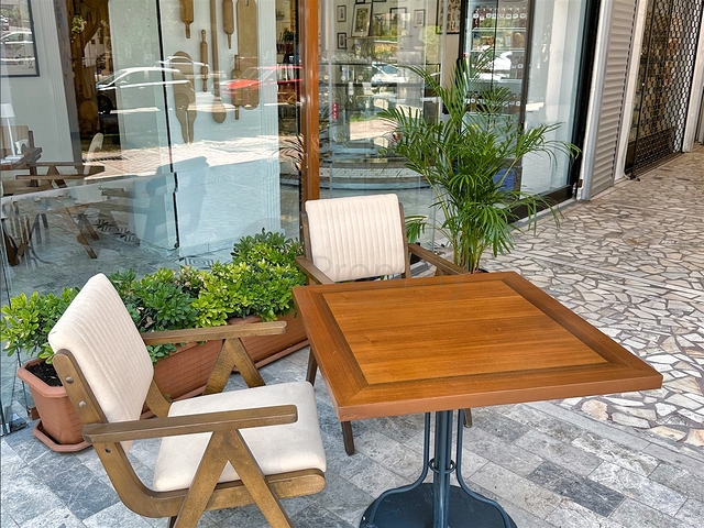 An existing business, a restaurant in the center of Antalya, is for sale 