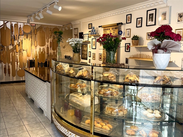 An existing business, a restaurant in the center of Antalya, is for sale 