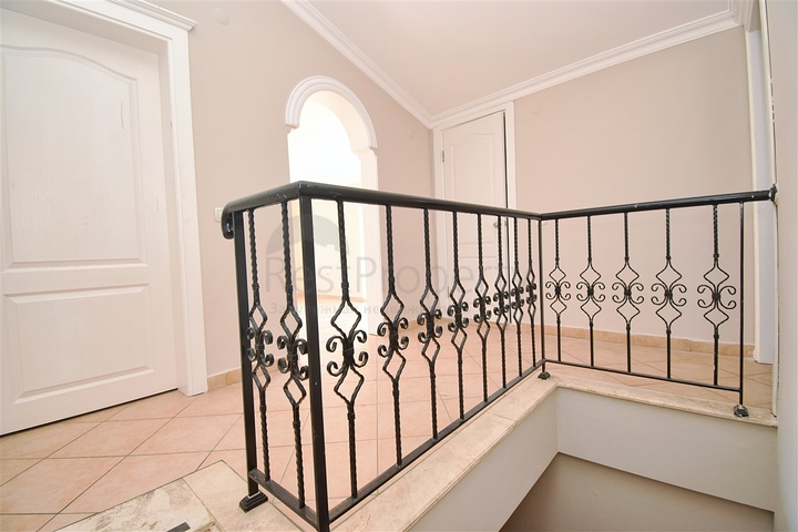 6+1 duplex apartment in the neighborhood of Pynarbashi - Antalya 