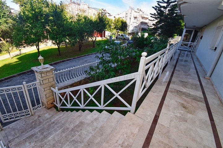 6+1 duplex apartment in the neighborhood of Pynarbashi - Antalya 
