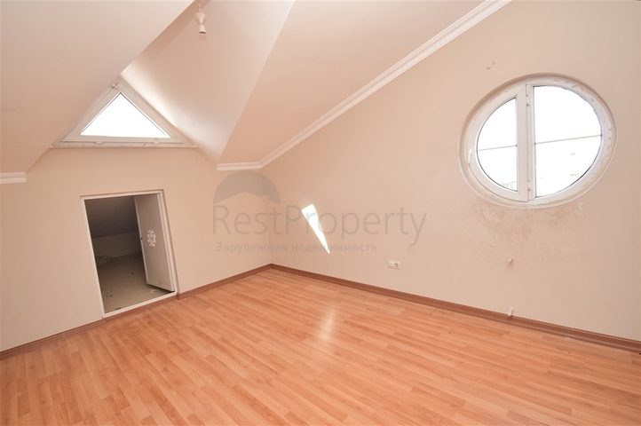 6+1 duplex apartment in the neighborhood of Pynarbashi - Antalya 