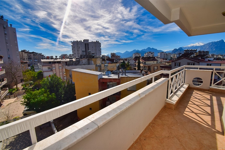 6+1 duplex apartment in the neighborhood of Pynarbashi - Antalya 