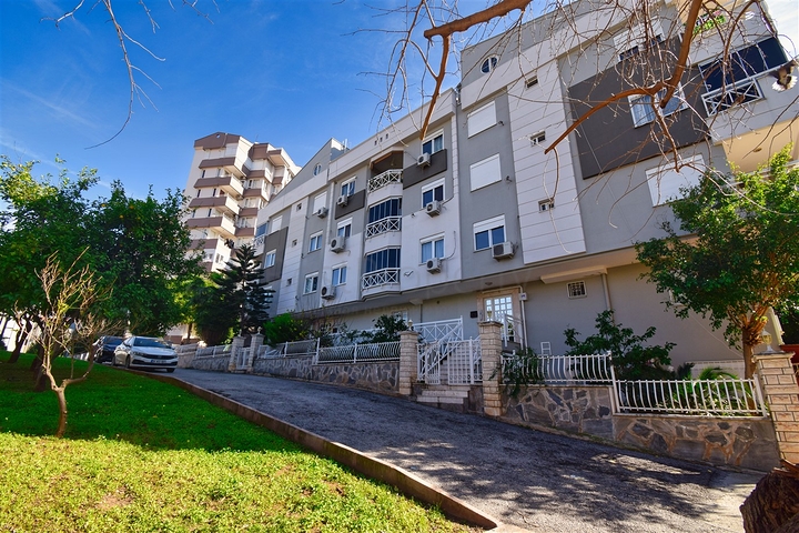 6+1 duplex apartment in the neighborhood of Pynarbashi - Antalya 