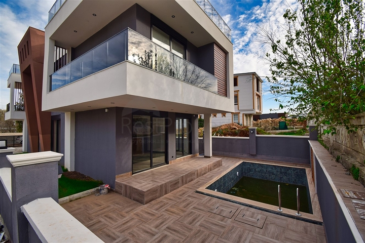 4+1 villa in Ermenek Antalya neighborhood 