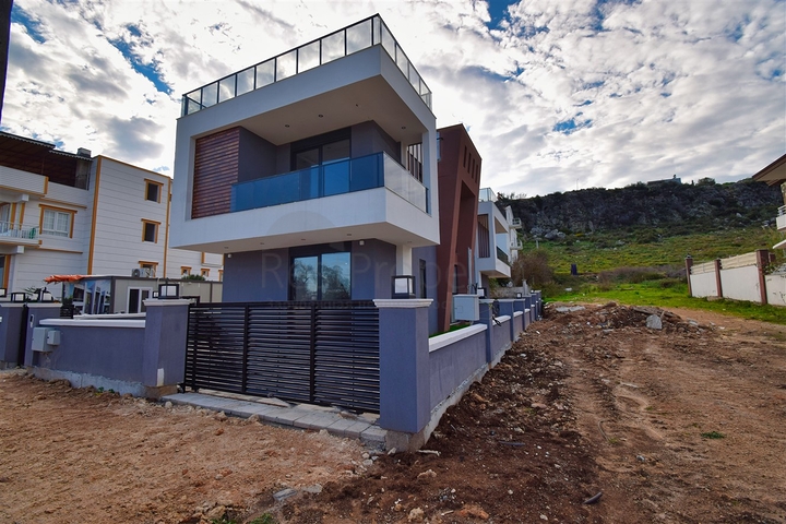 4+1 villa in Ermenek Antalya neighborhood 