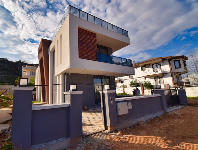 4+1 villa in Ermenek Antalya neighborhood 