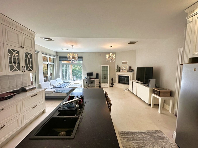 5+1 villa in Doshemealti - Antalya area 