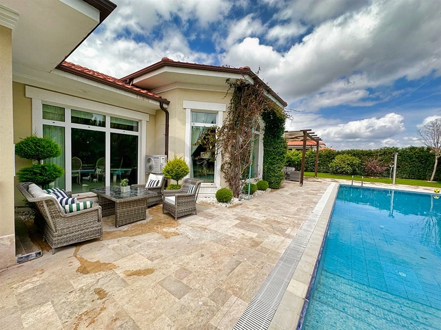 5+1 villa in Doshemealti - Antalya area 