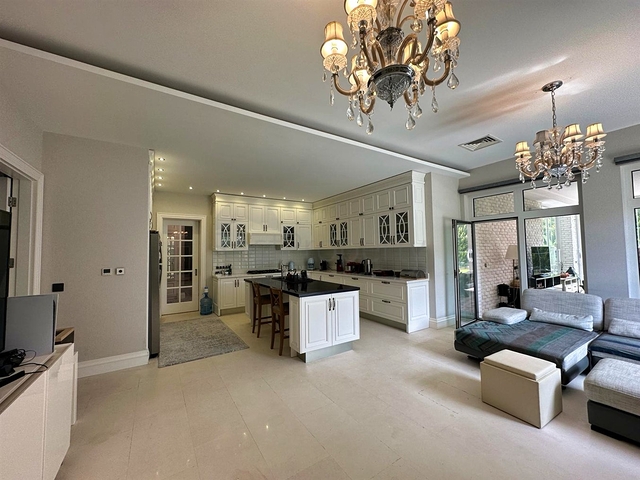 5+1 villa in Doshemealti - Antalya area 