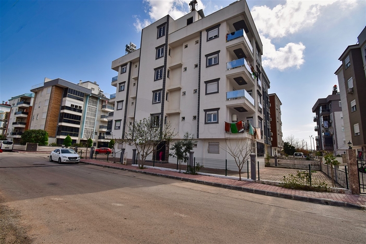 A 2+1 apartment in the Gebizli -Antalya neighborhood 