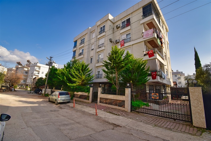 A 2+1 apartment in the Kyzyltoprak - Antalya neighborhood 