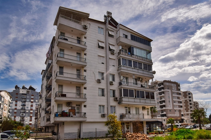 A 2+1 apartment in the Kyzylaryk - Antalya neighborhood 