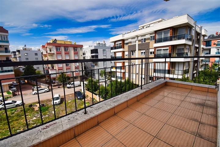 A 2+1 apartment in the Kyzylaryk - Antalya neighborhood 