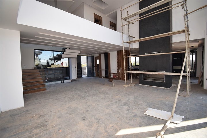 7+1 villa in Doshemealti - Antalya area 