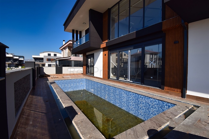 7+1 villa in Doshemealti - Antalya area 