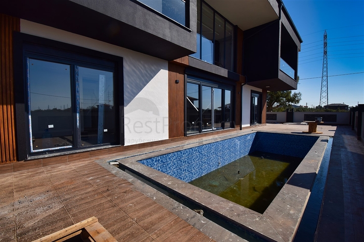 7+1 villa in Doshemealti - Antalya area 