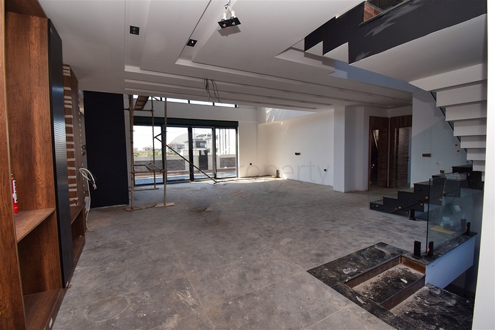 7+1 villa in Doshemealti - Antalya area 