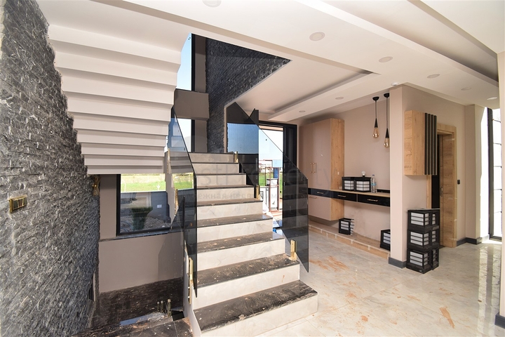 5+1 villa in Doshemealti - Antalya area 