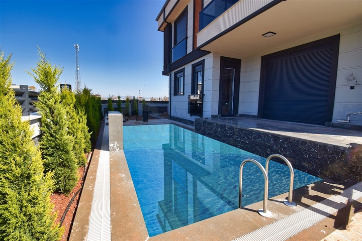 5+1 villa in Doshemealti - Antalya area 