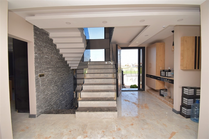 5+1 villa in Doshemealti - Antalya area 