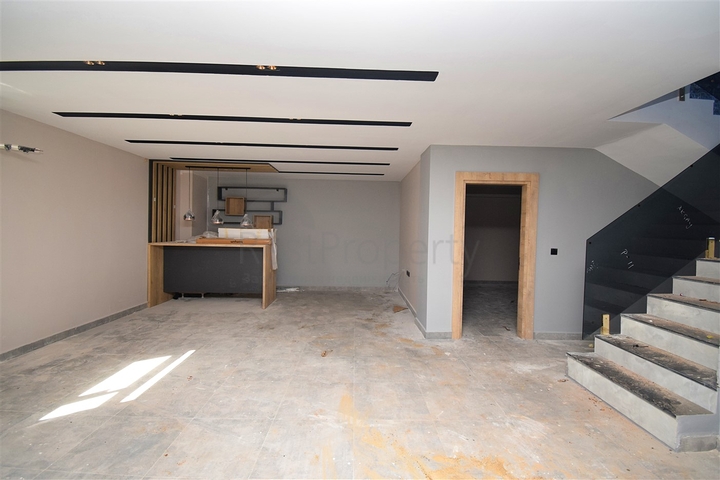 5+1 villa in Doshemealti - Antalya area 