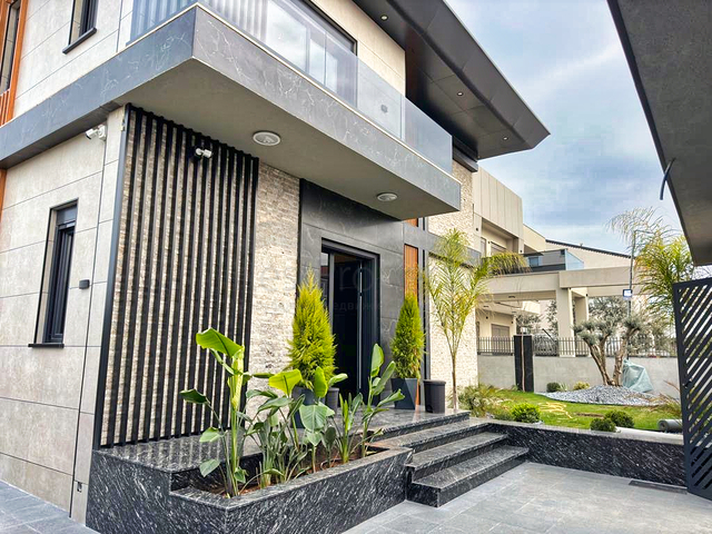 5+1 villa in Doshemealti - Antalya area 