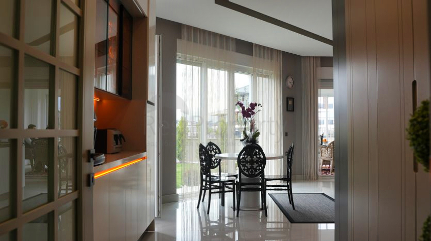 5+1 villa in Doshemealti - Antalya area 