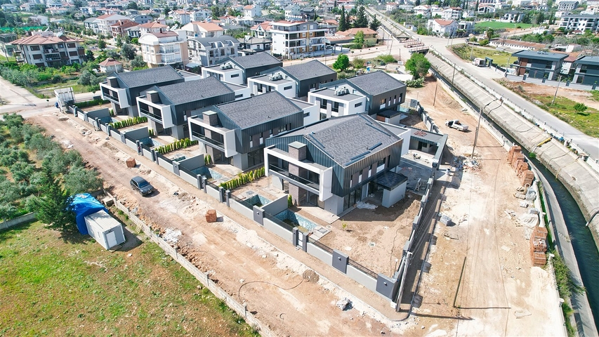 Villas in a 4+1 complex in the Doshemealti - Antalya area 