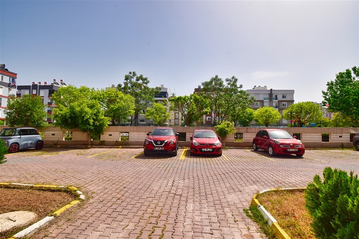 A 3+1 apartment in the Kyzyltoprak - Antalya neighborhood 