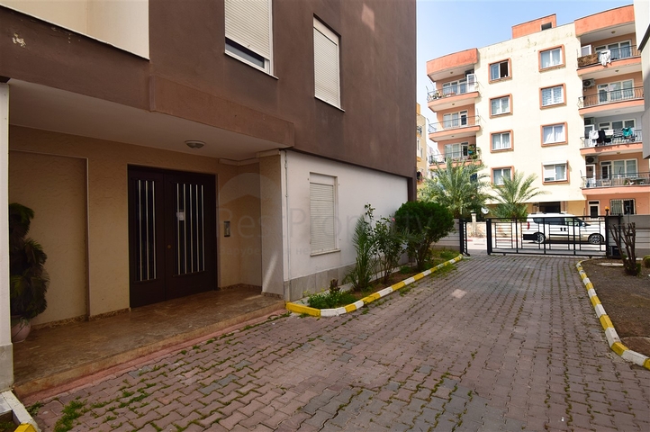 A 3+1 apartment in the Kyzyltoprak - Antalya neighborhood 