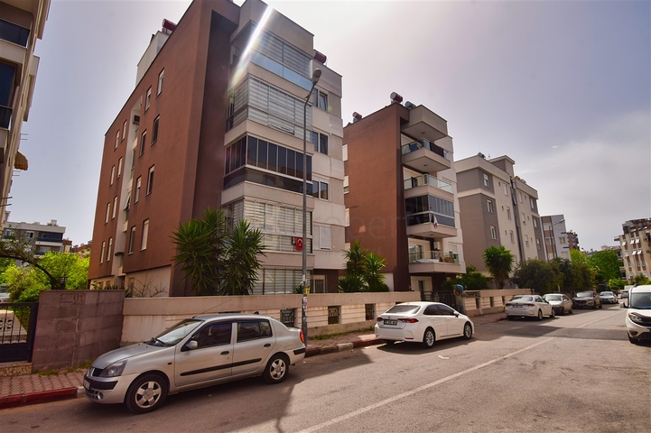 A 3+1 apartment in the Kyzyltoprak - Antalya neighborhood 