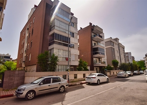 A 3+1 apartment in the Kyzyltoprak - Antalya neighborhood 