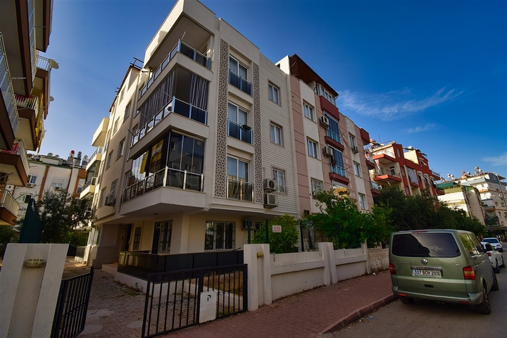 A 2+1 apartment in the Konuksever -Antalya neighborhood