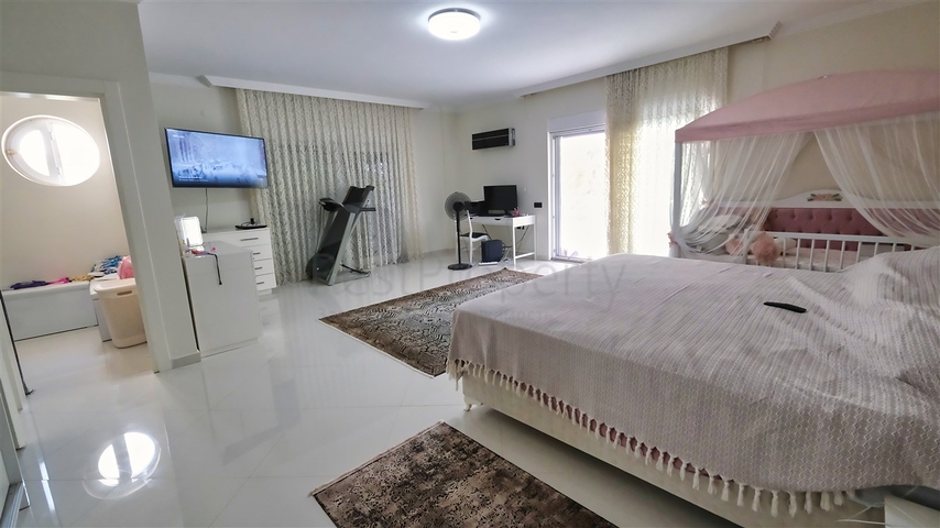 4+1 villa in Doshemealti - Antalya area 