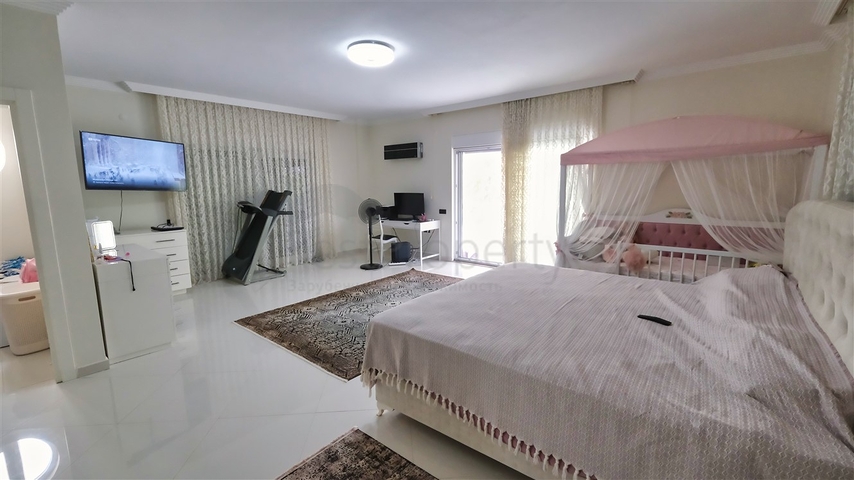4+1 villa in Doshemealti - Antalya area 