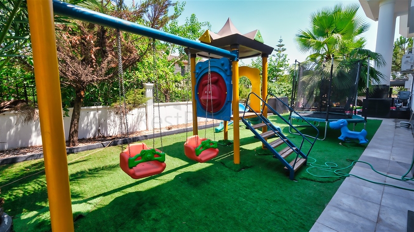 4+1 villa in Doshemealti - Antalya area 