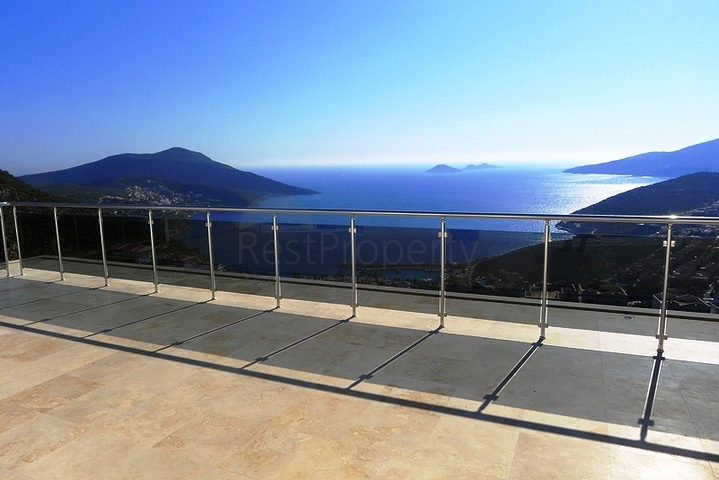 5 bedroom villa in the resort town of Kas