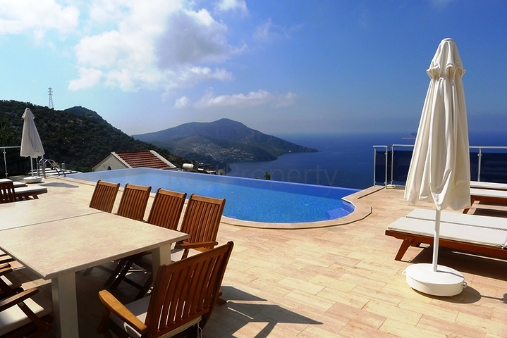 5 bedroom villa in the resort town of Kas