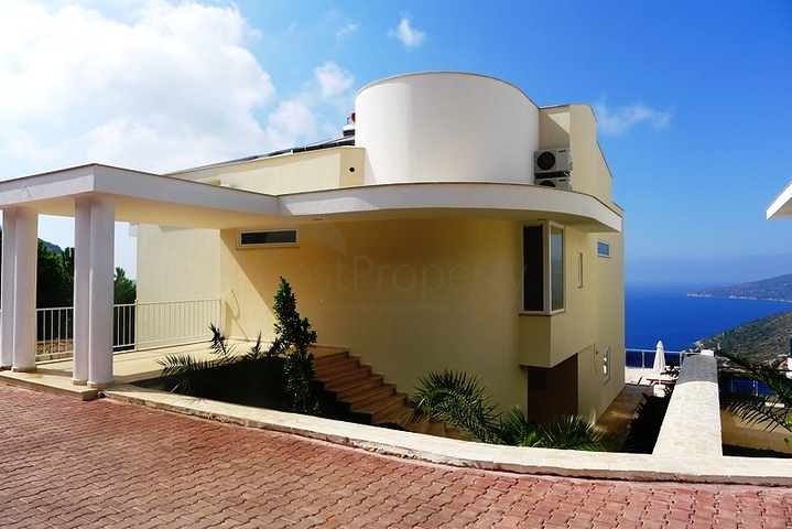 5 bedroom villa in the resort town of Kas