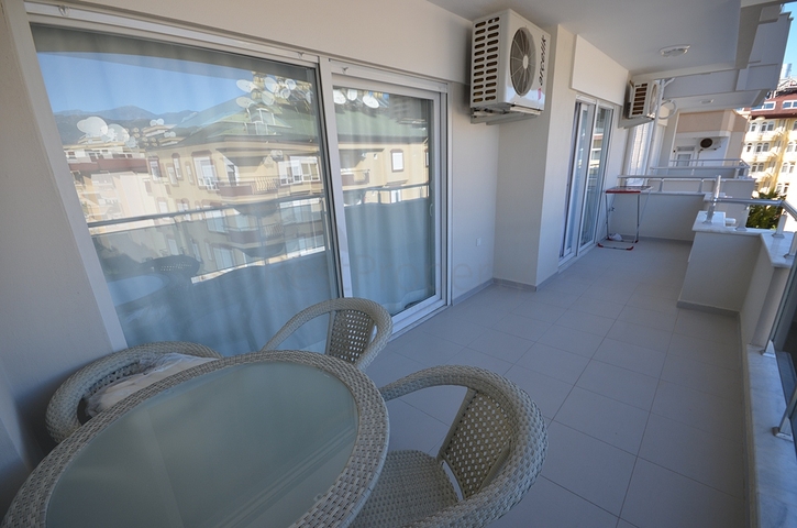 Large 1+1 apartment in the center of Oba district, just 100 meters from the sea 