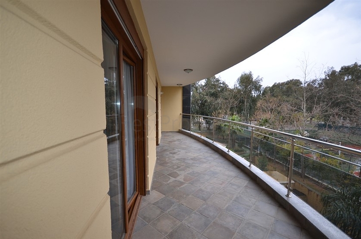 2+1 apartment in a prestigious complex for rent