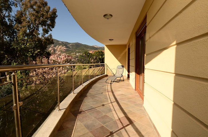 2+1 apartment in a prestigious complex for rent