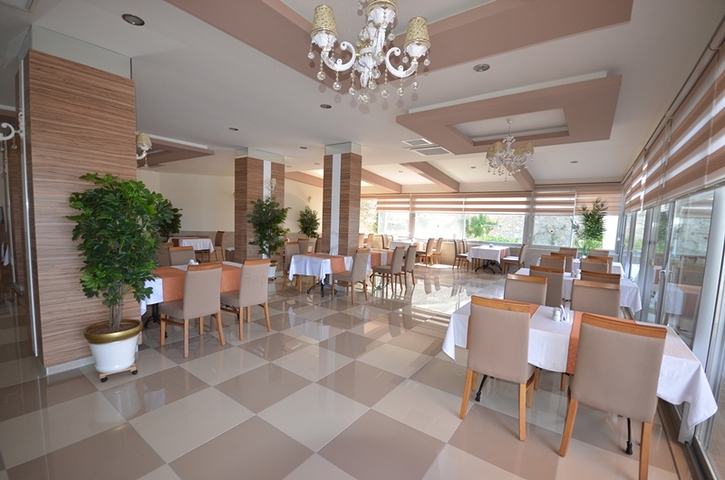 Studio apartment in the famous Orion Garden complex for rent