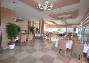 Studio apartment in the famous Orion Garden complex for rent