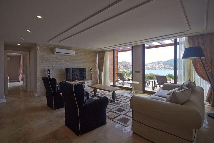4+1 Villa with sea view in Kalkan