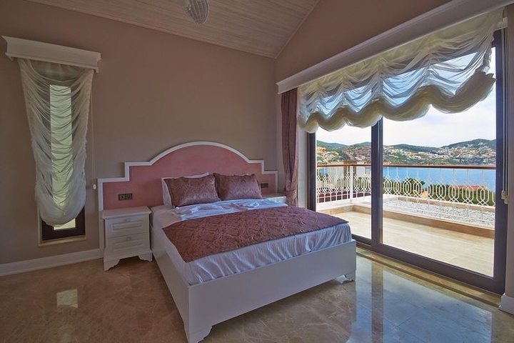 4+1 Villa with sea view in Kalkan