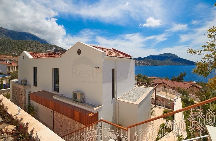 4+1 Villa with sea view in Kalkan