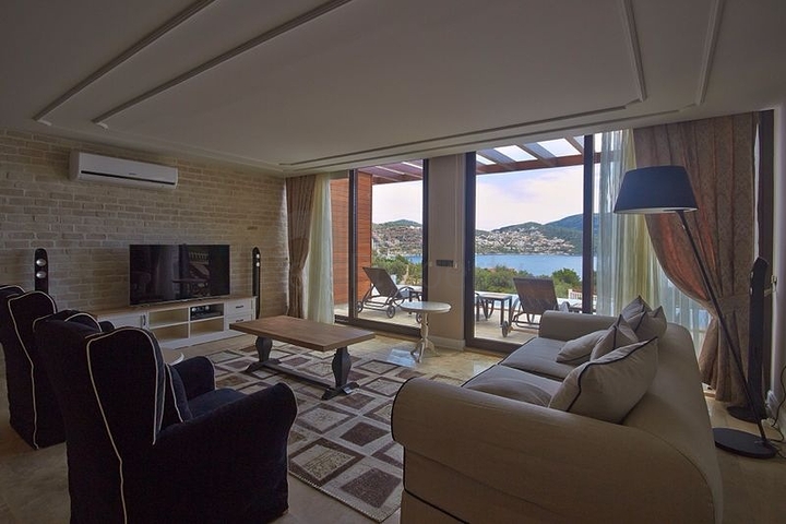 4+1 Villa with sea view in Kalkan