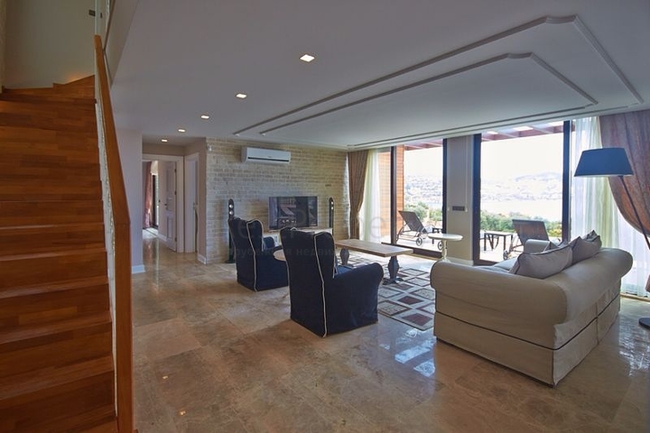 4+1 Villa with sea view in Kalkan